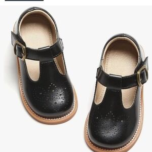 Girls size 2 Mary Jane's. Momo brand. Comfort sole.